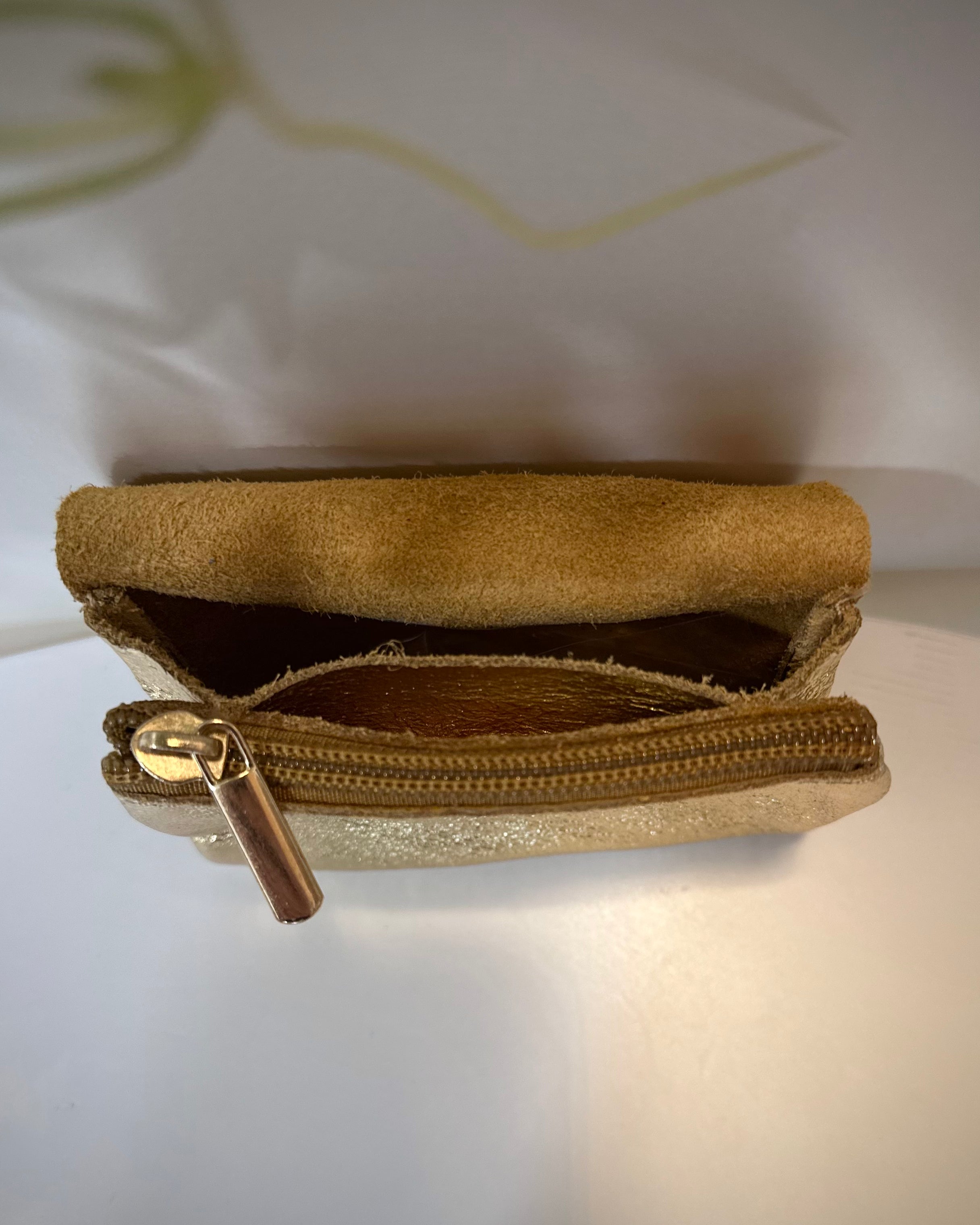 Porte-monnaie femme Solea doré ouvert avec compartiments visibles