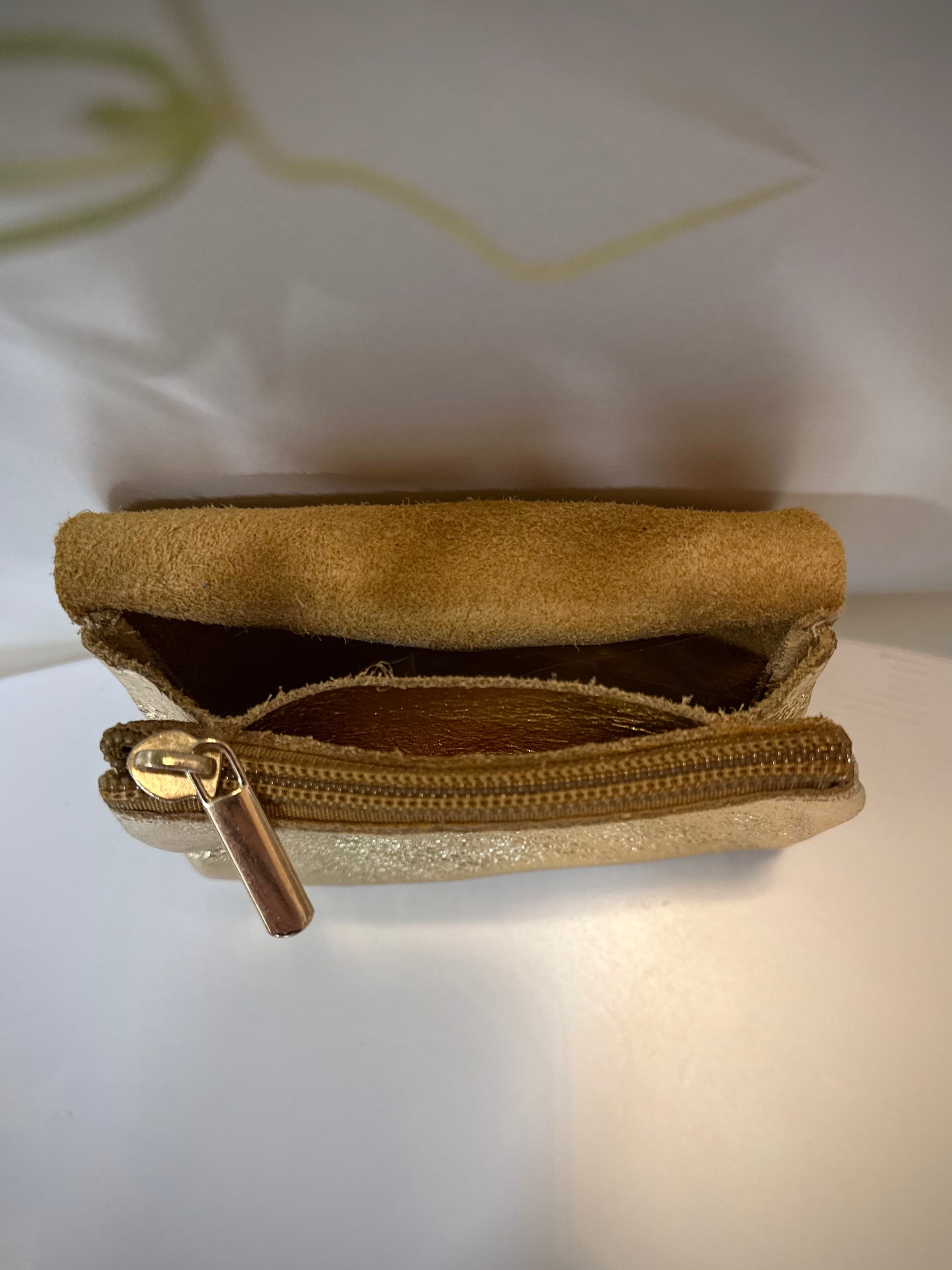 Porte-monnaie femme Solea doré ouvert avec compartiments visibles