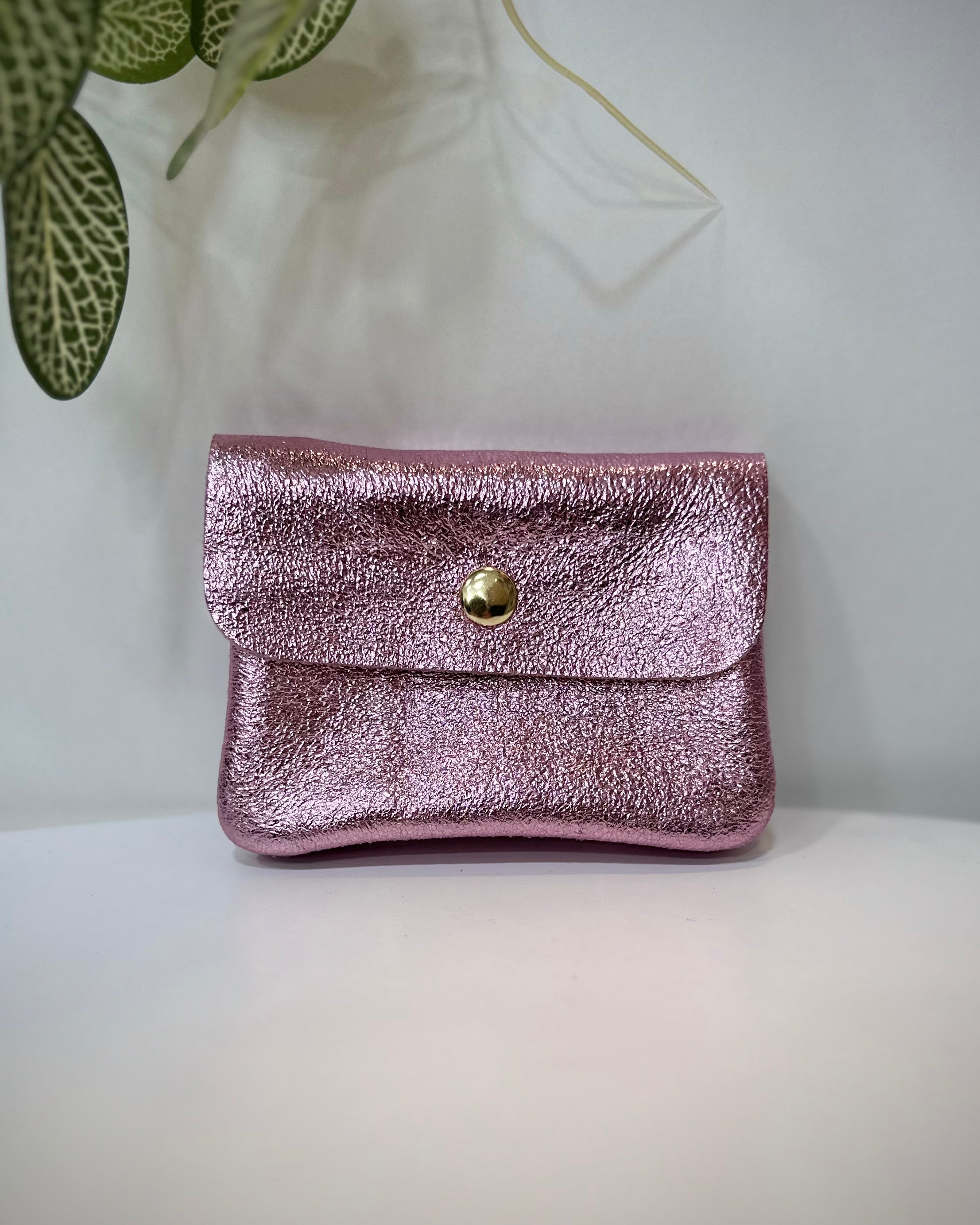 Porte-monnaie en cuir rose modèle Solea sur fond clair