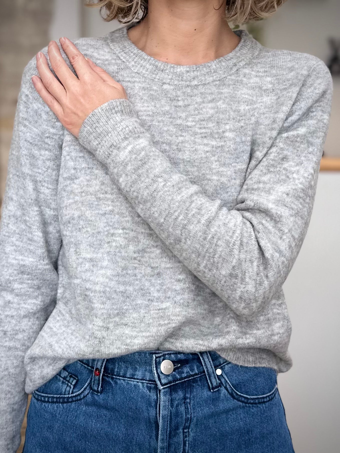 Détail texture maille souple gris clair