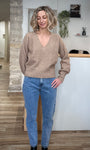 Pull femme casual chic porté sur jean