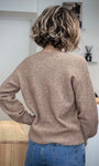 Dos du pull col V et coupe loose