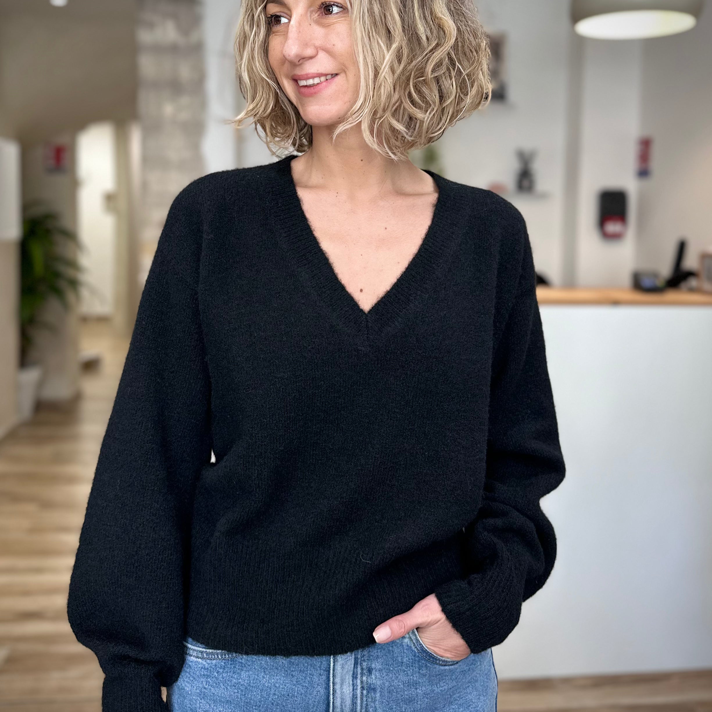 Pull femme noir manches longues et maille douce