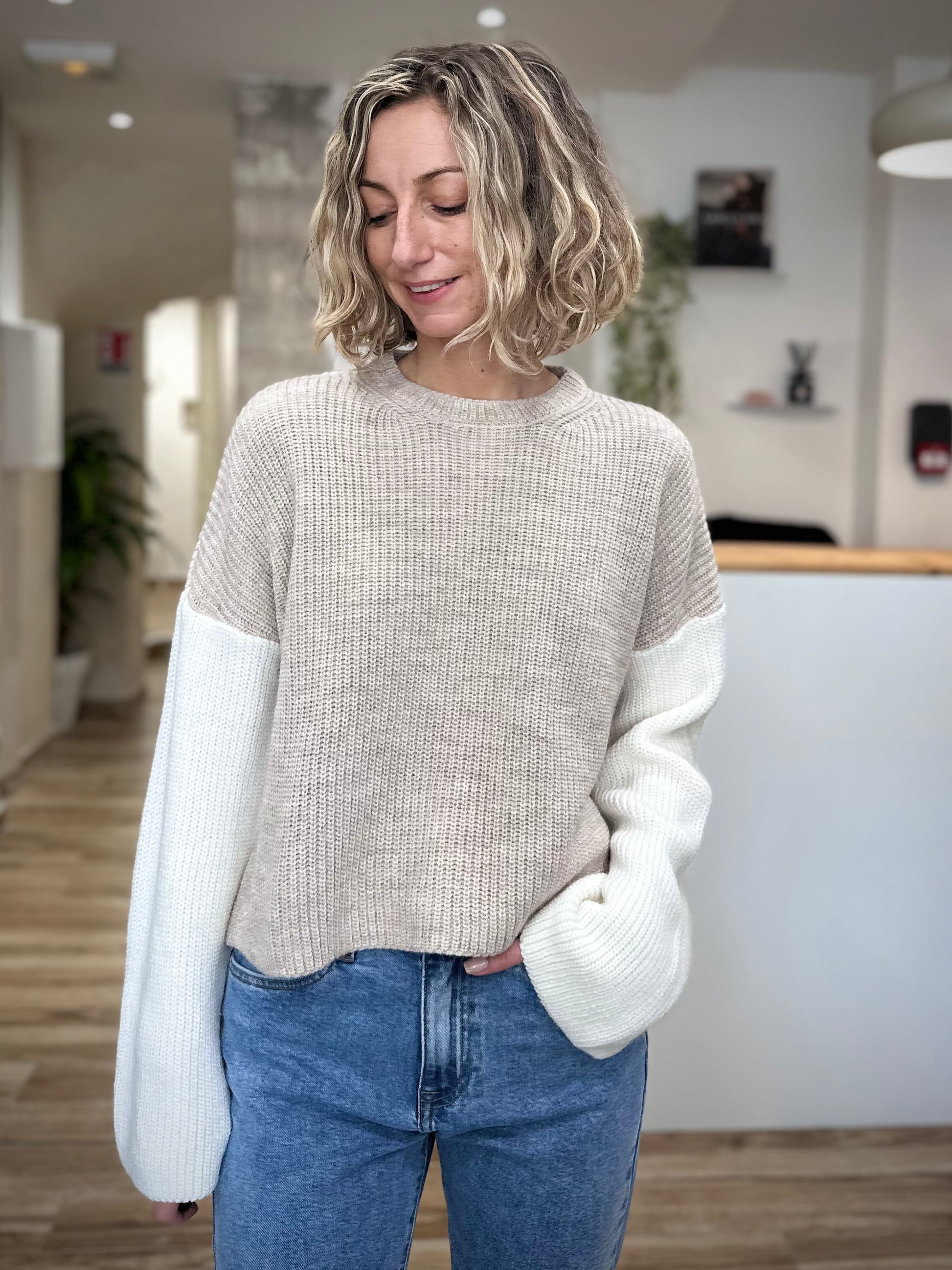 Pull femme manches longues légèrement évasées