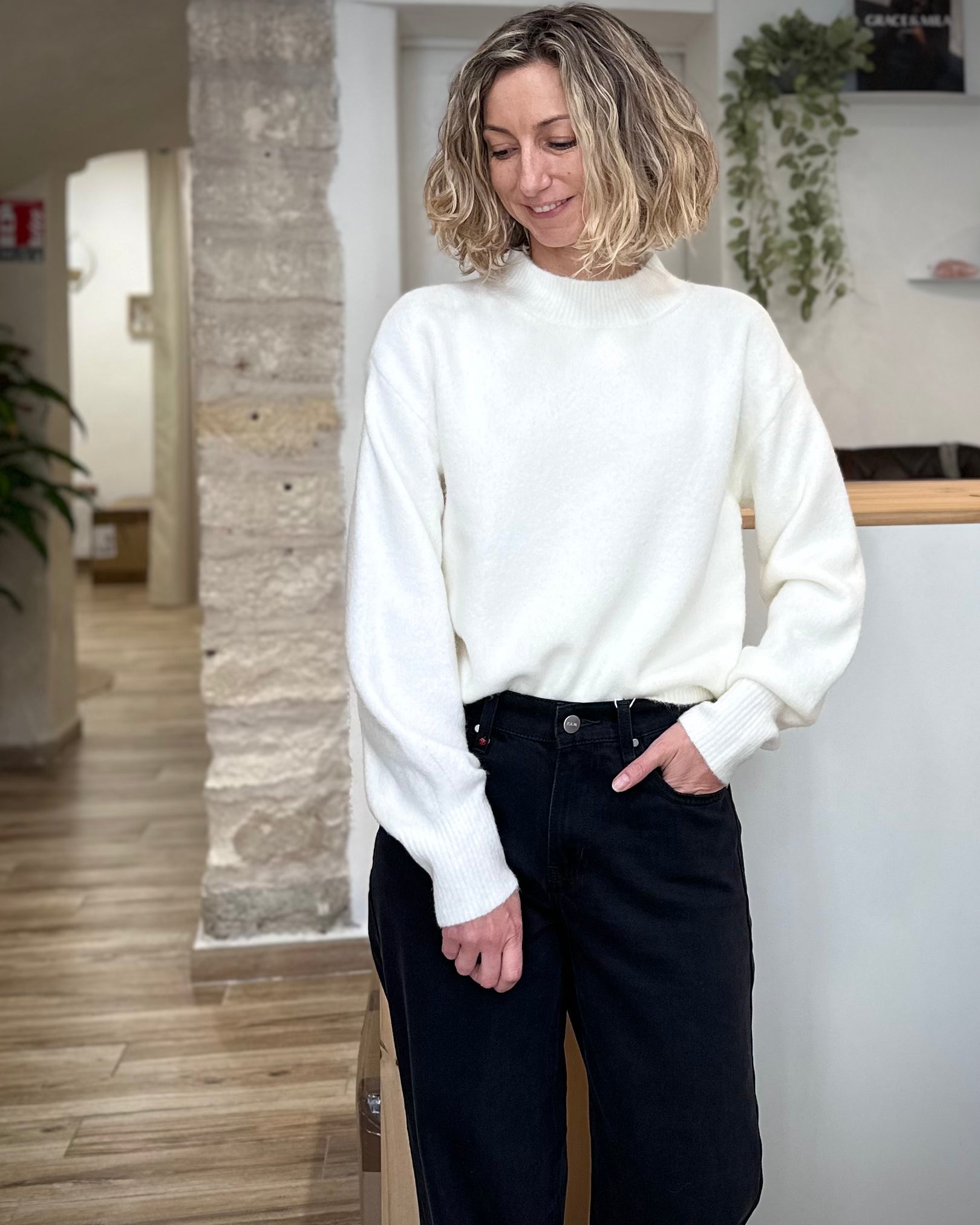 Pull Marlowe blanc coupe droite fluide