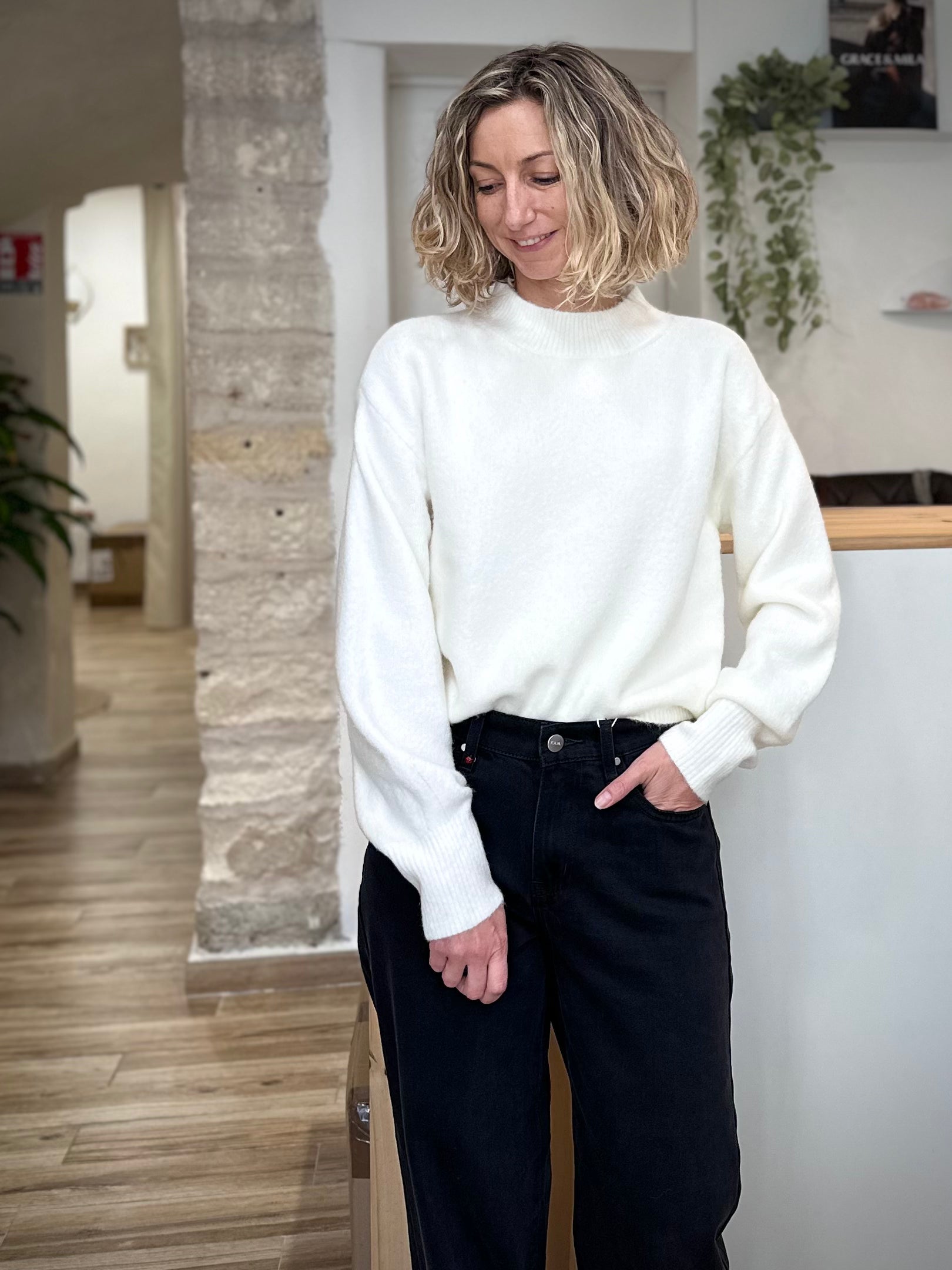 Pull Marlowe blanc coupe droite fluide