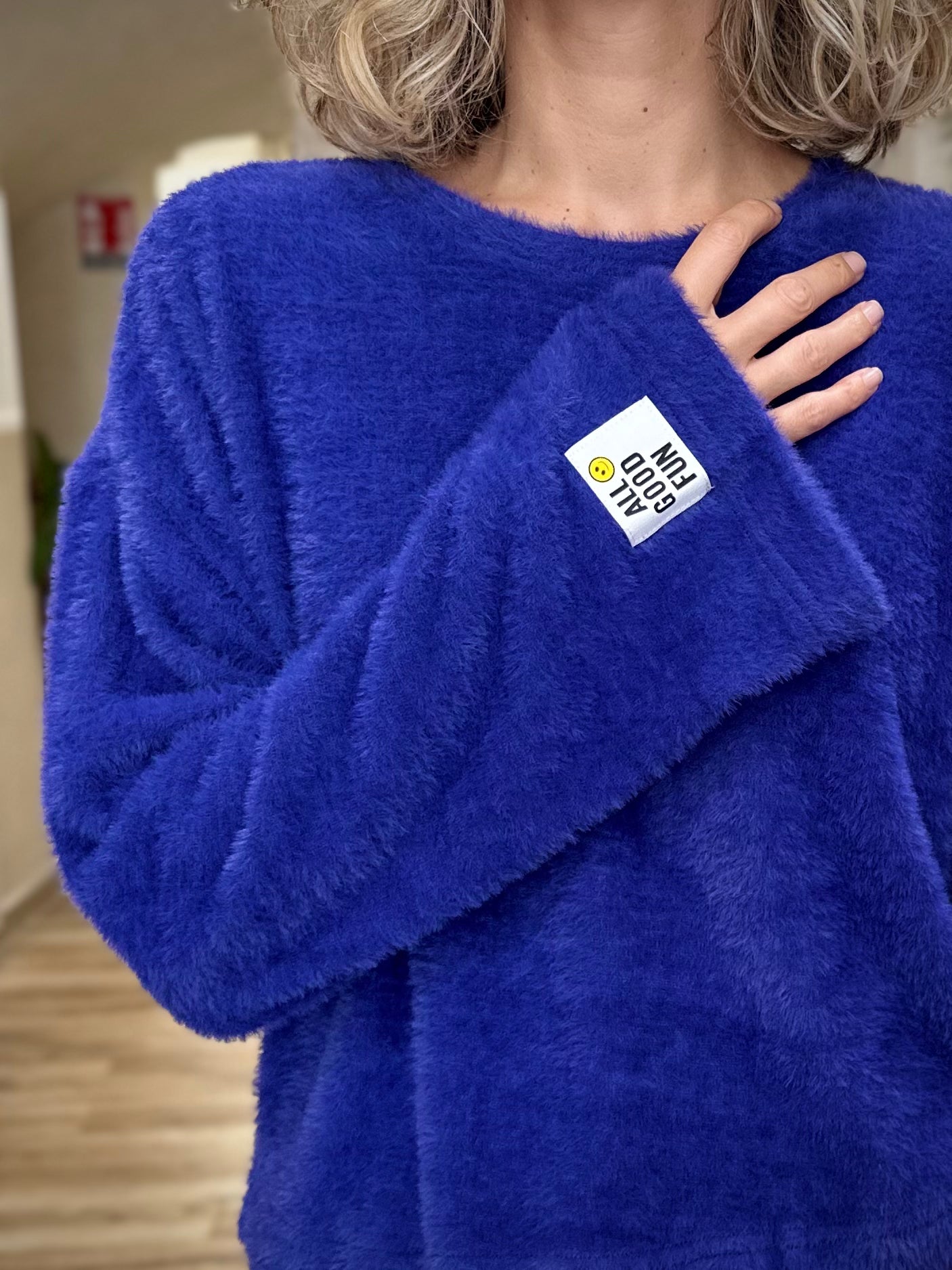 Détail du smiley All Good Fun sur le pull NAELLE