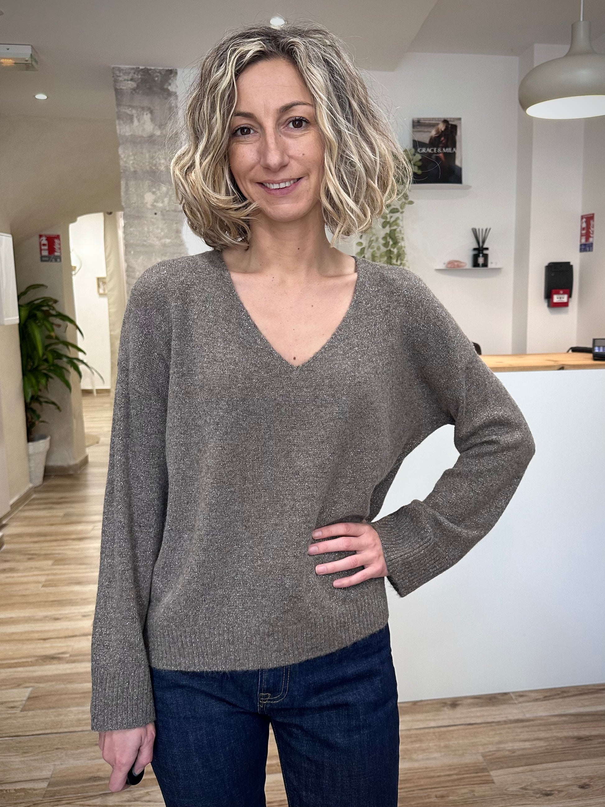 Pull col V femme taupe oversize