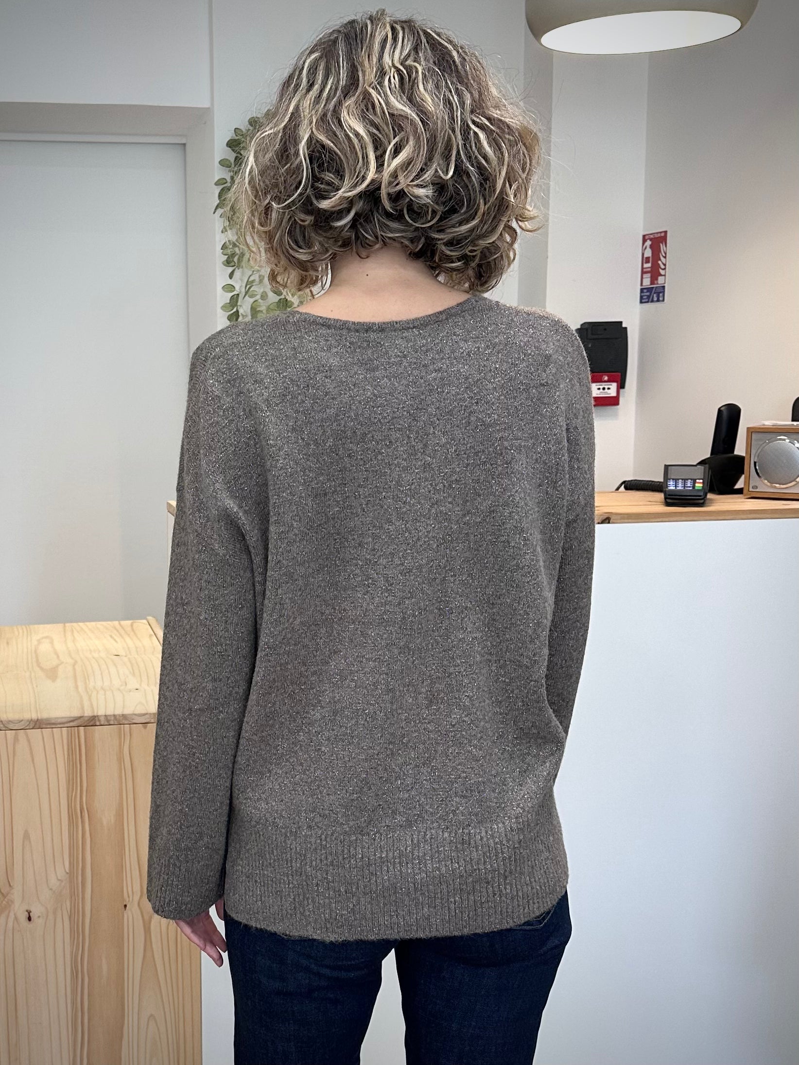 Dos légèrement plus long du pull SALVADOR