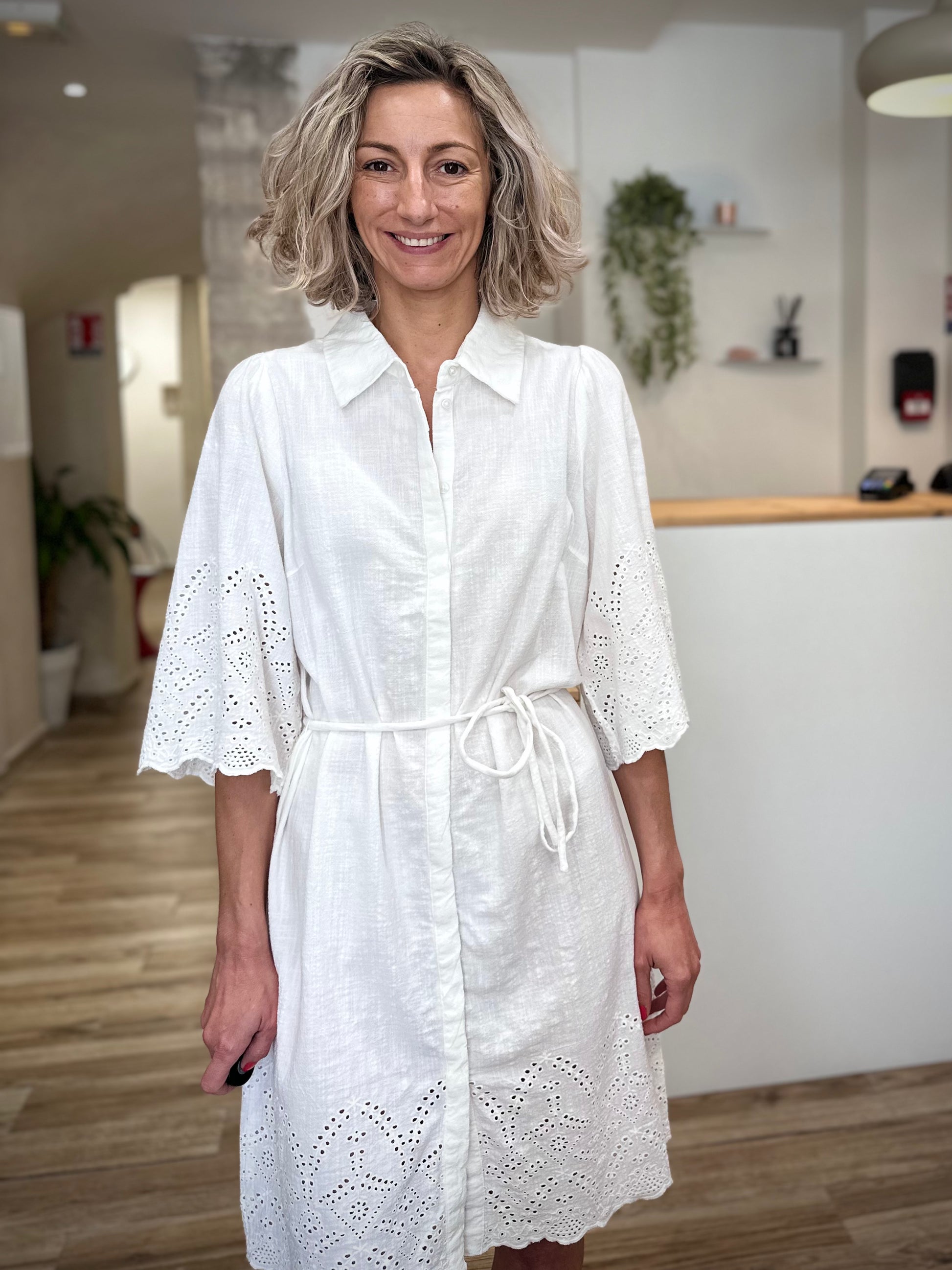 Robe blanche fluide femme style méditerranéen 