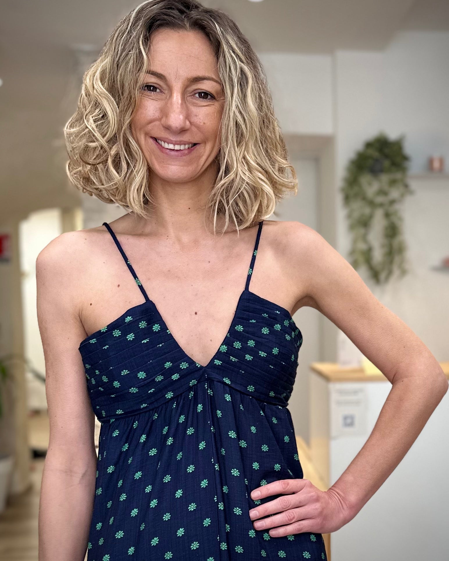 Robe longue marine avec décolleté froncé 