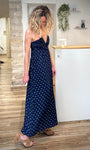Silhouette femme robe fluide estivale élégante 