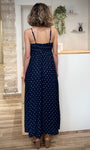 Robe longue élégante femme look estival moderne de dos