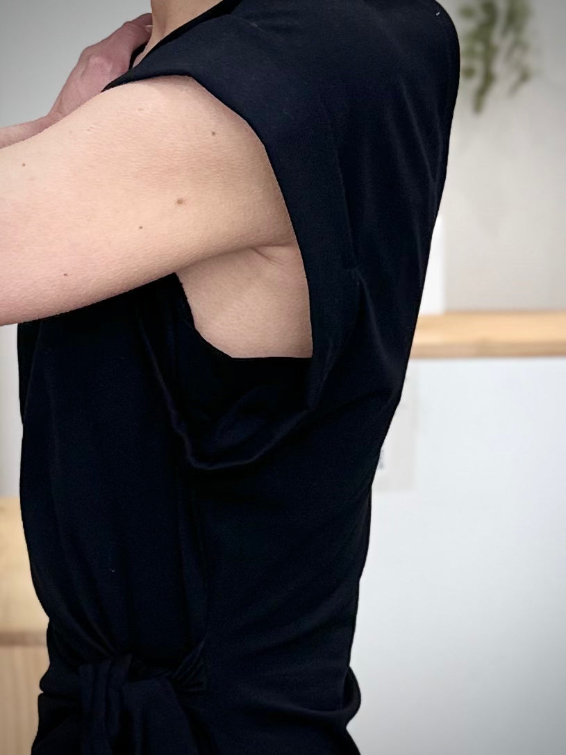 Détail manche robe remia noire