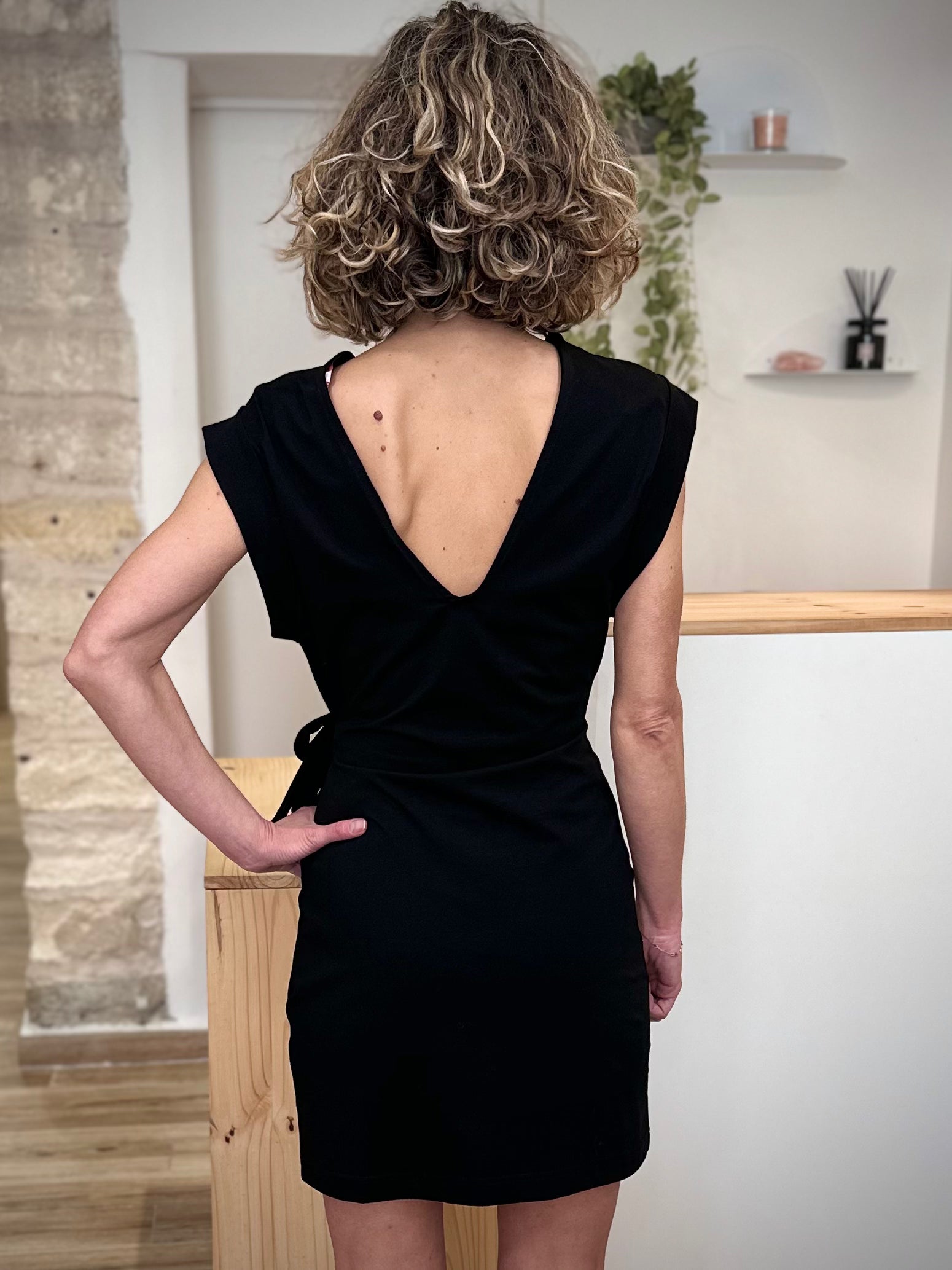 Robe femme noire dos v féminin 