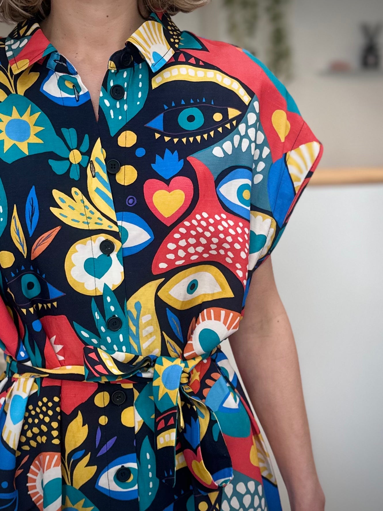 Détail imprimé yeux et cœurs robe femme 