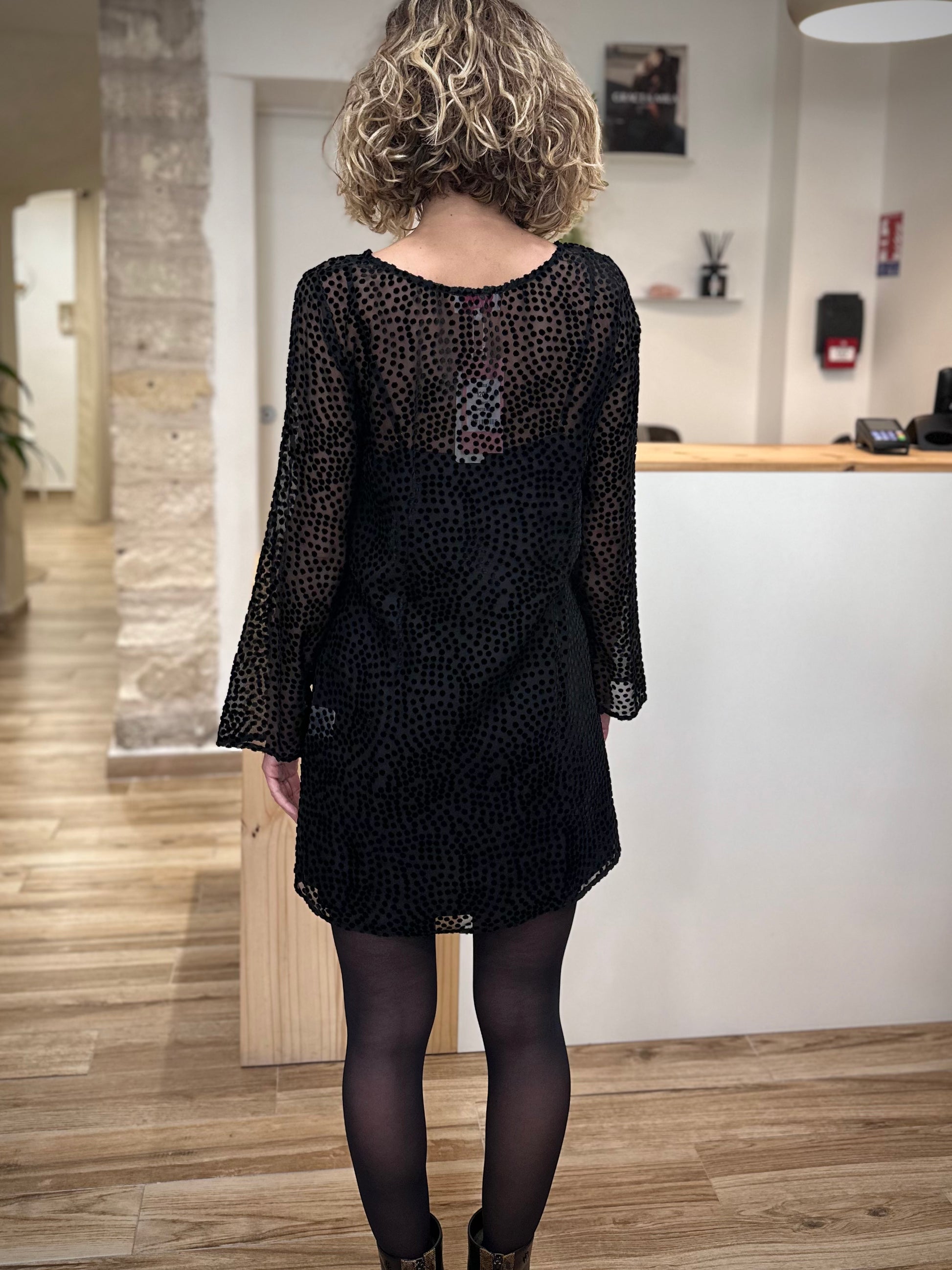 Détail transparence subtile du tissu Riska de dos