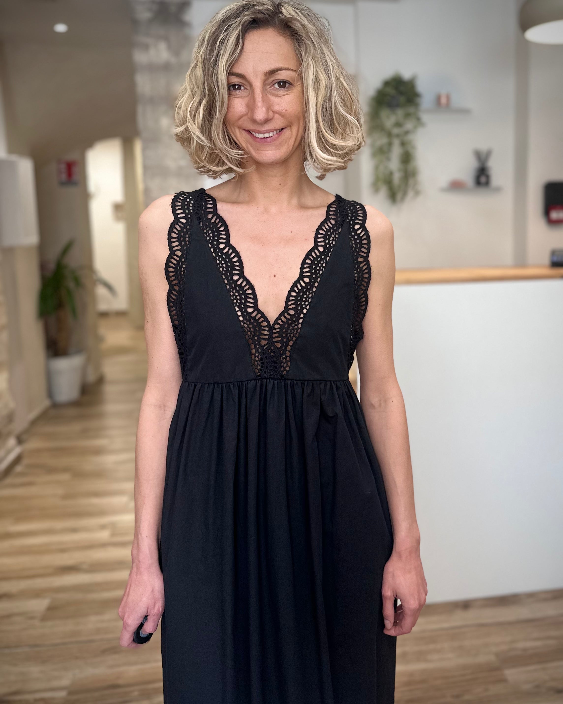 Robe longue noire casual chic avec dentelle 