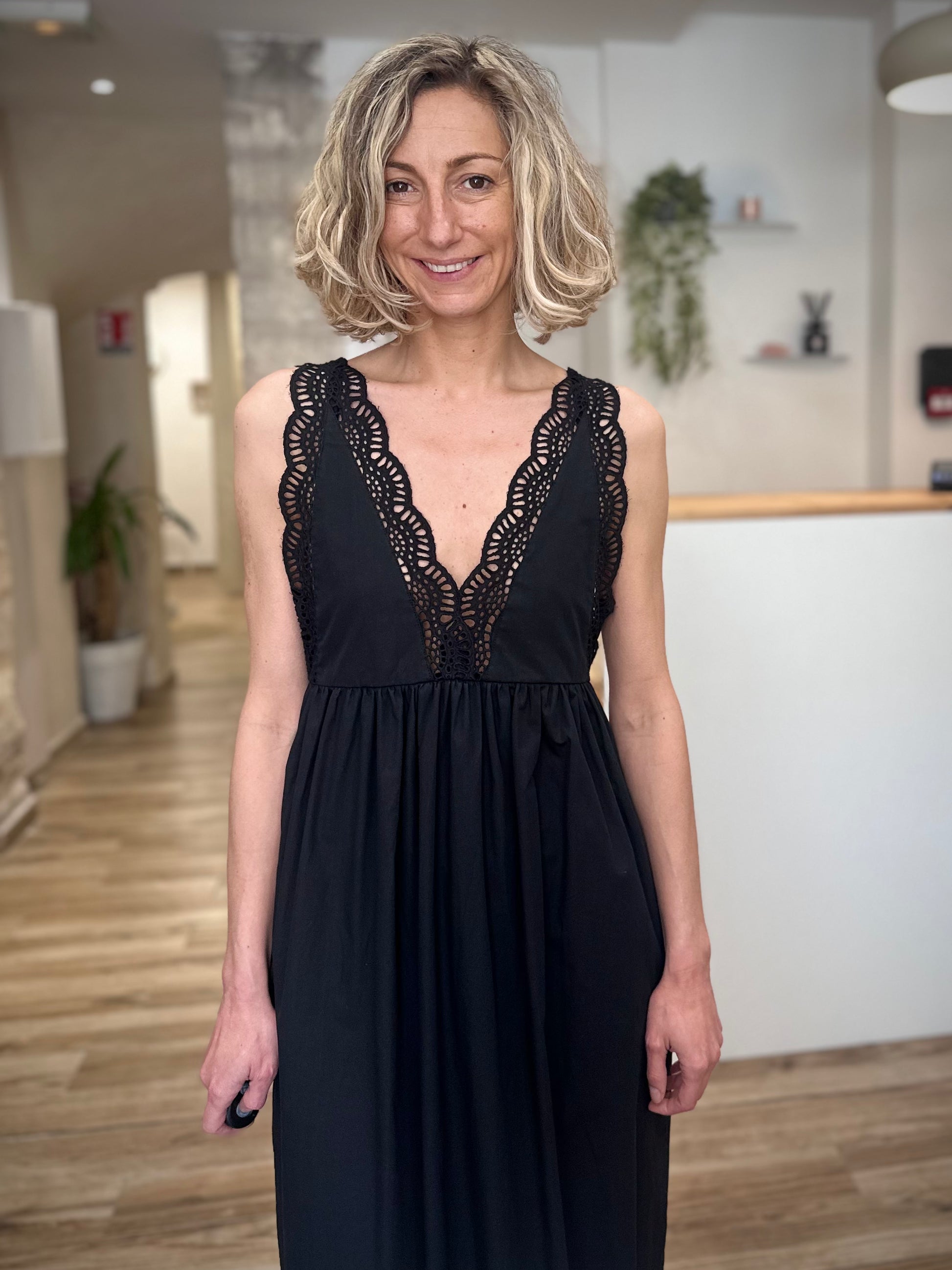 Robe longue noire casual chic avec dentelle 