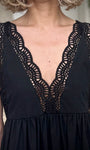 Détail dentelle décolleté robe RIVANA 