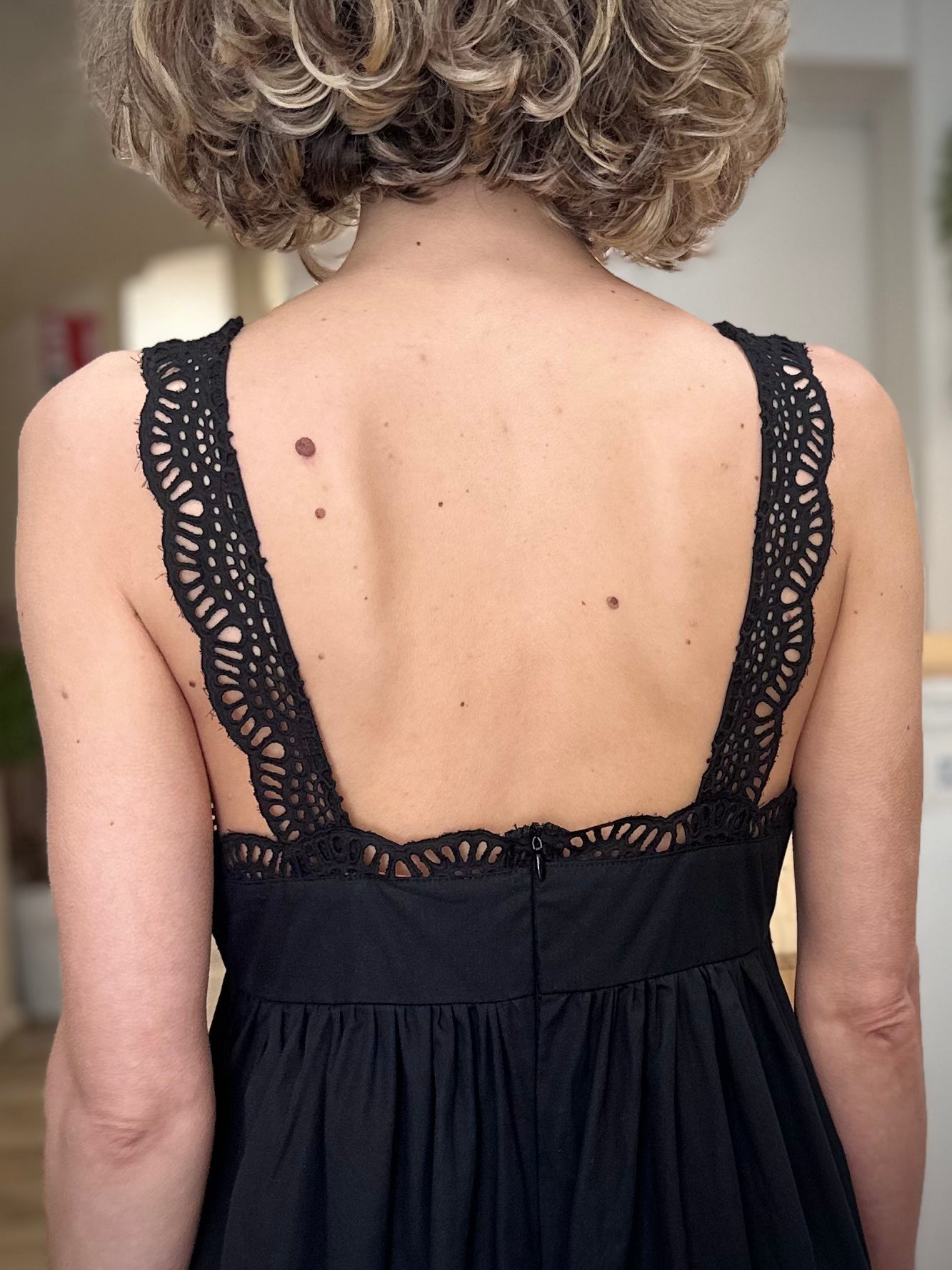 Détail dos nu dentelle robe Laure+Max 