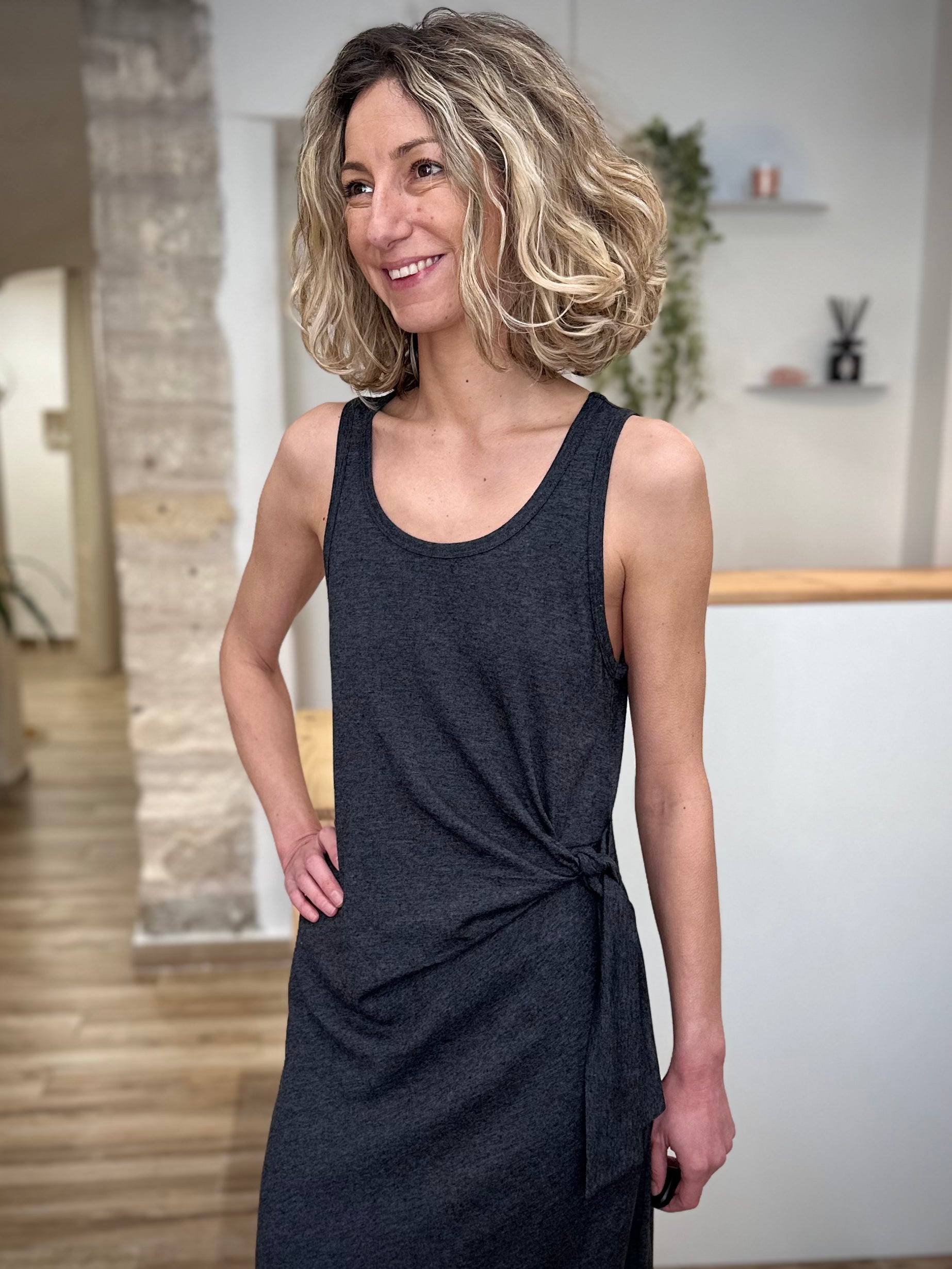 Robe femme drapée côté ajustable 