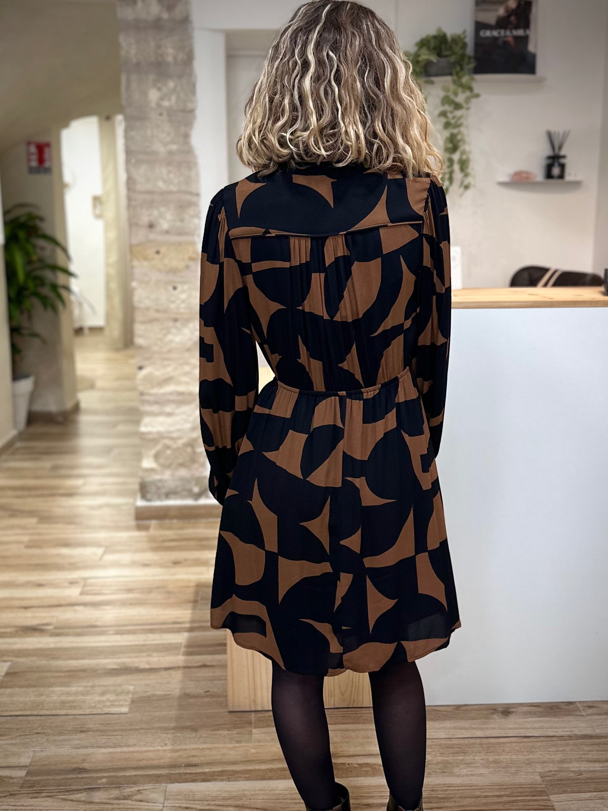 Vue arrière robe SELIA avec fronces et biais insérés