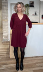 Robe babydoll bordeaux portée avec bottines 