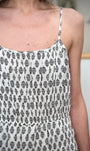 Détail du bustier smocké de la robe VOILA 
