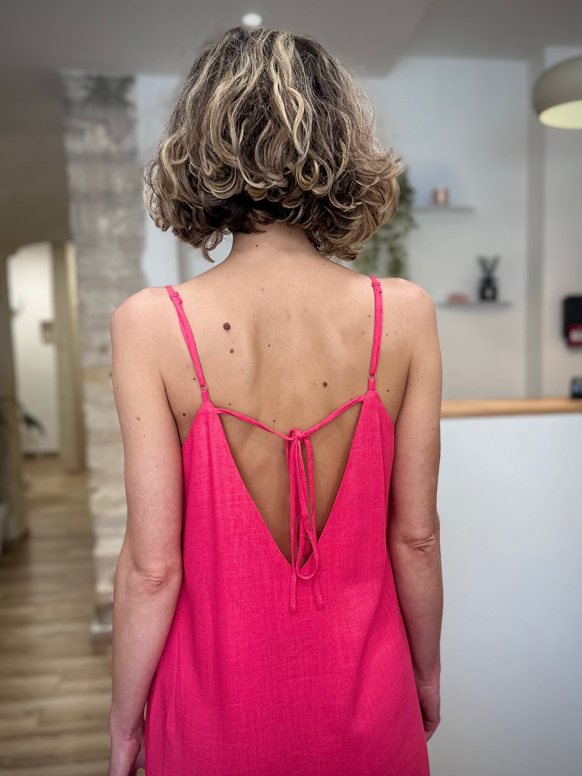 Détail du lien noué au dos robe WENDRA 