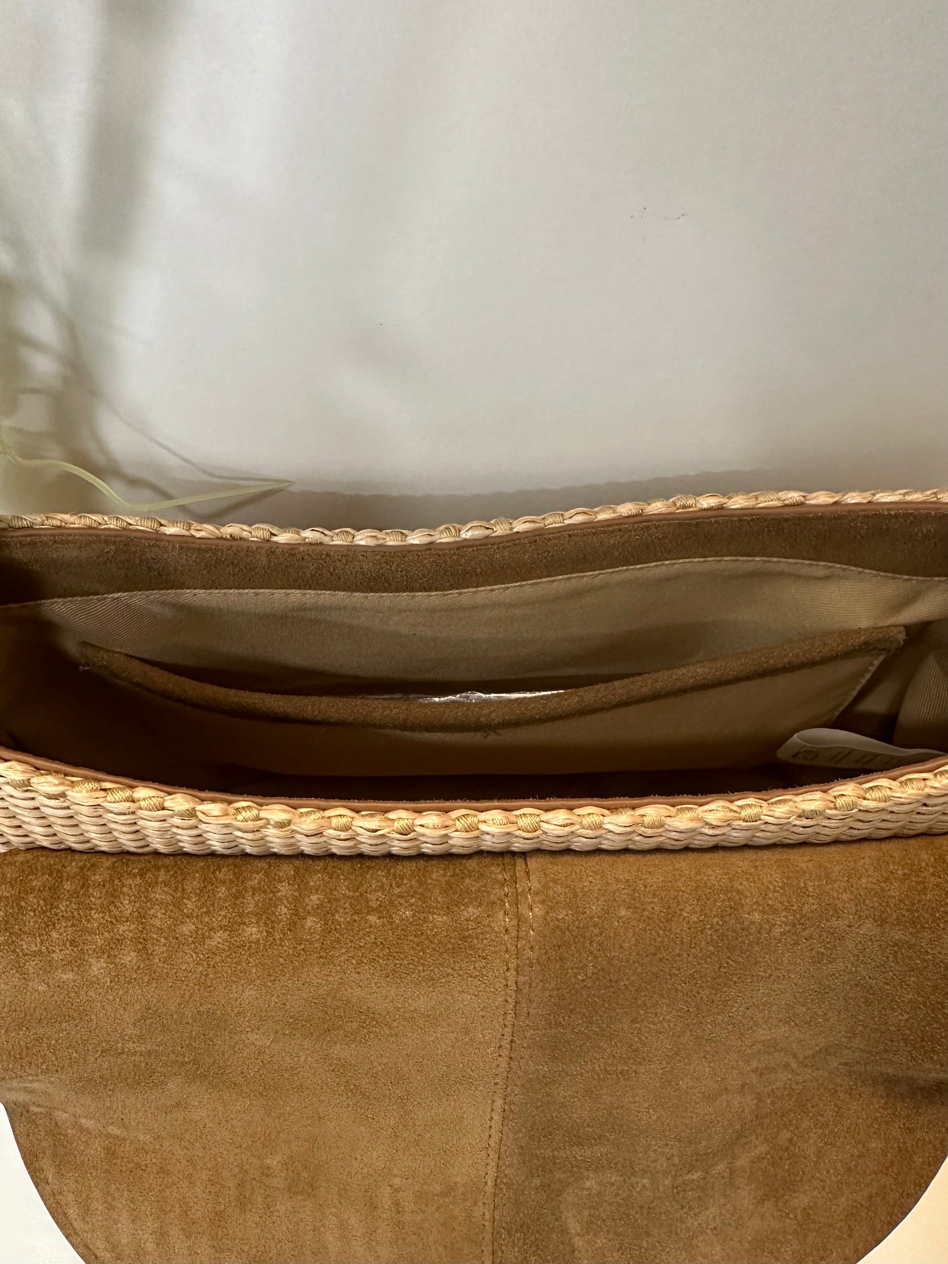 Intérieur du sac avec poche plaquée ouverte visible