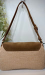 Sac minimaliste camel sur fond neutre clair vue arrière