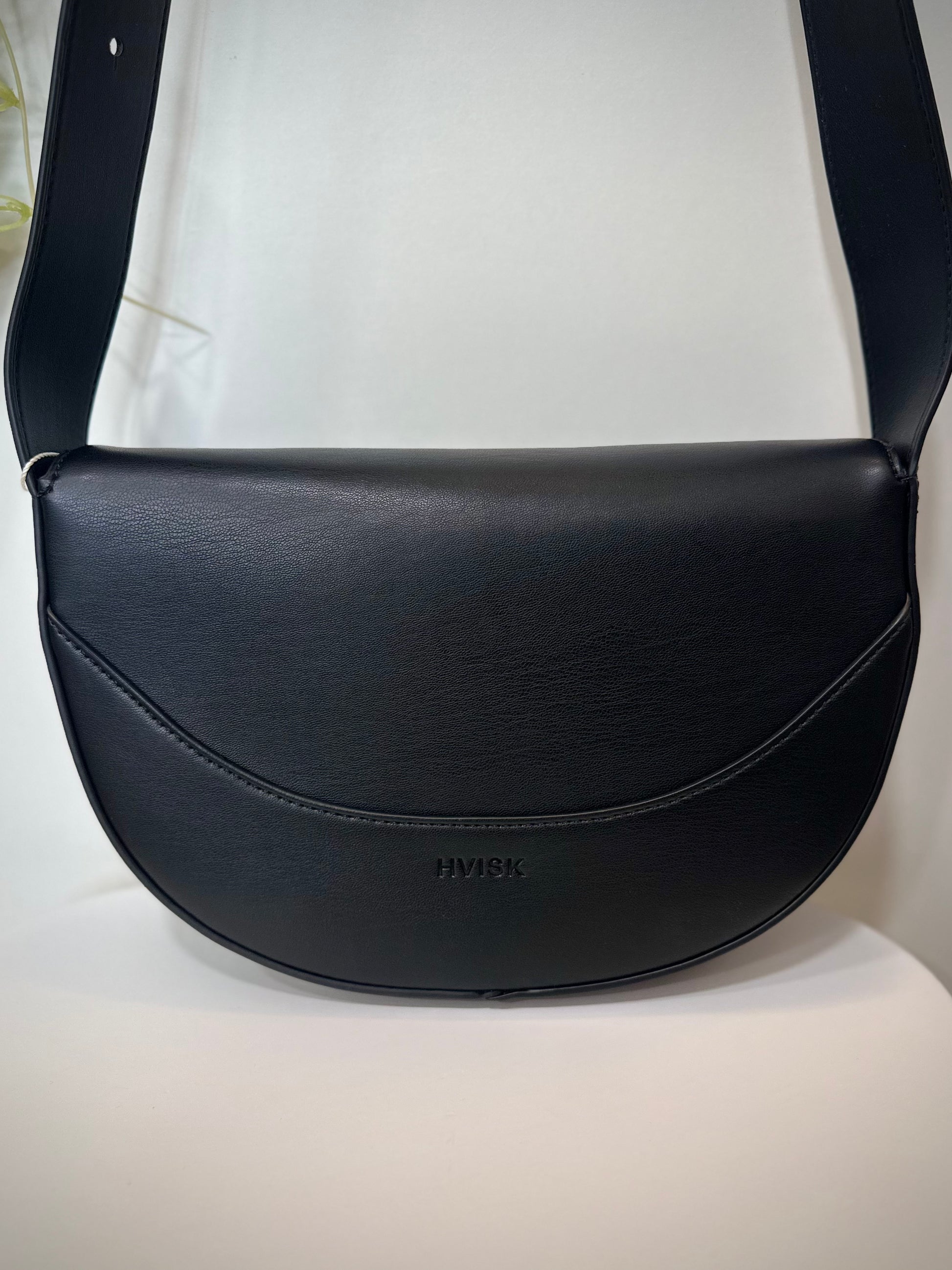 Dos du sac cuir vegan noir demi-lune