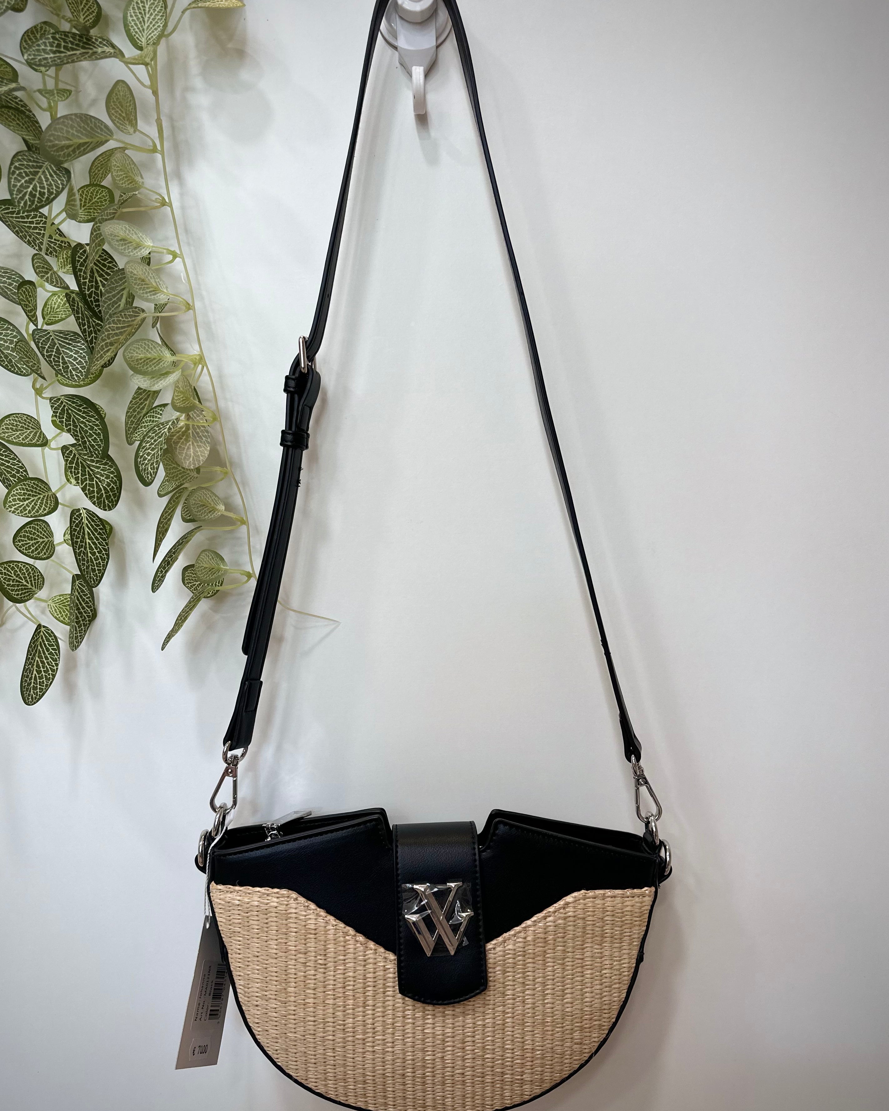 Sac bandoulière noir avec détail raphia beige 