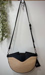 Sac demi-lune noir suspendu fond clair vue arrière