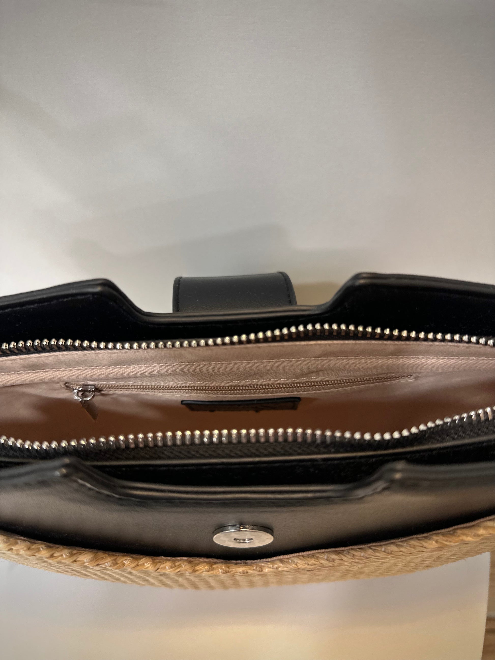 Vue intérieure avec poche zippée du sac 
