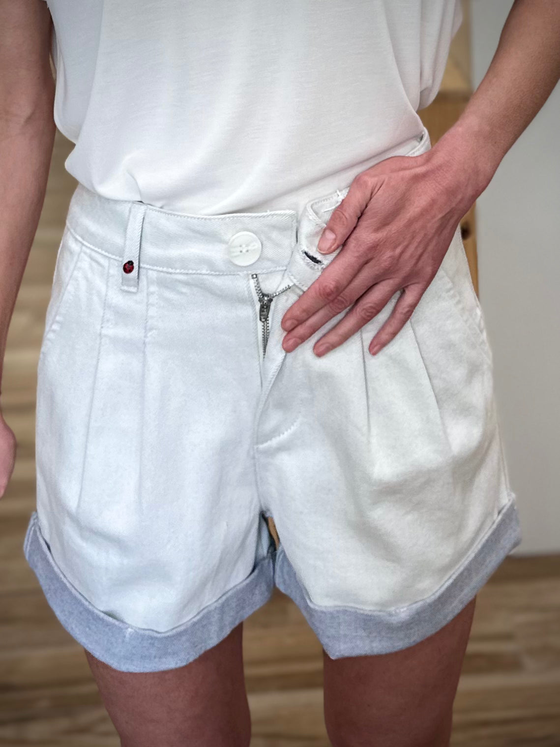 Short taille haute femme avec fermeture bouton et zip 