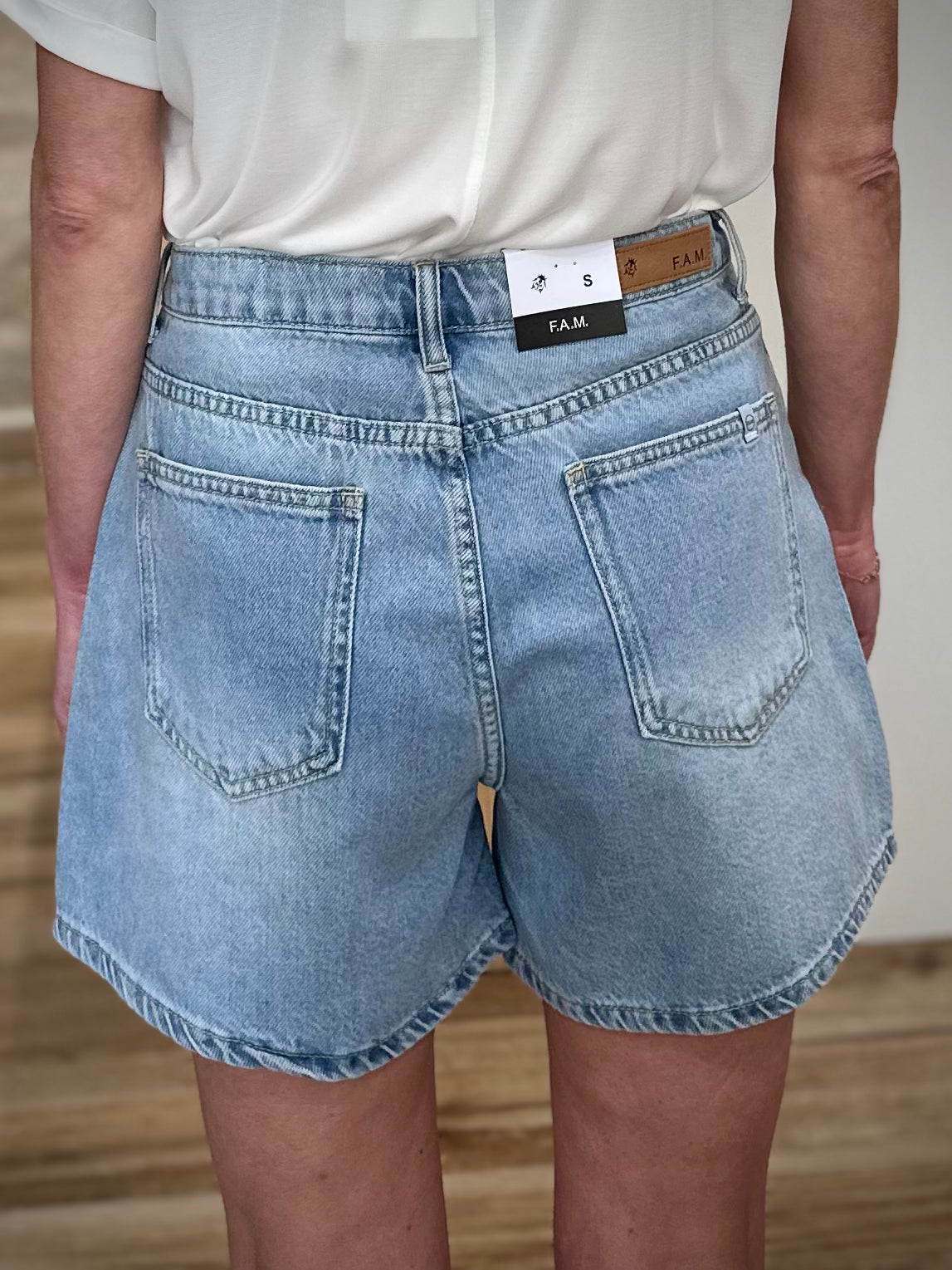 Short bleu femme style minimaliste été 