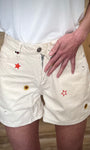 Détails fermeture bouton et zip short ashley embro