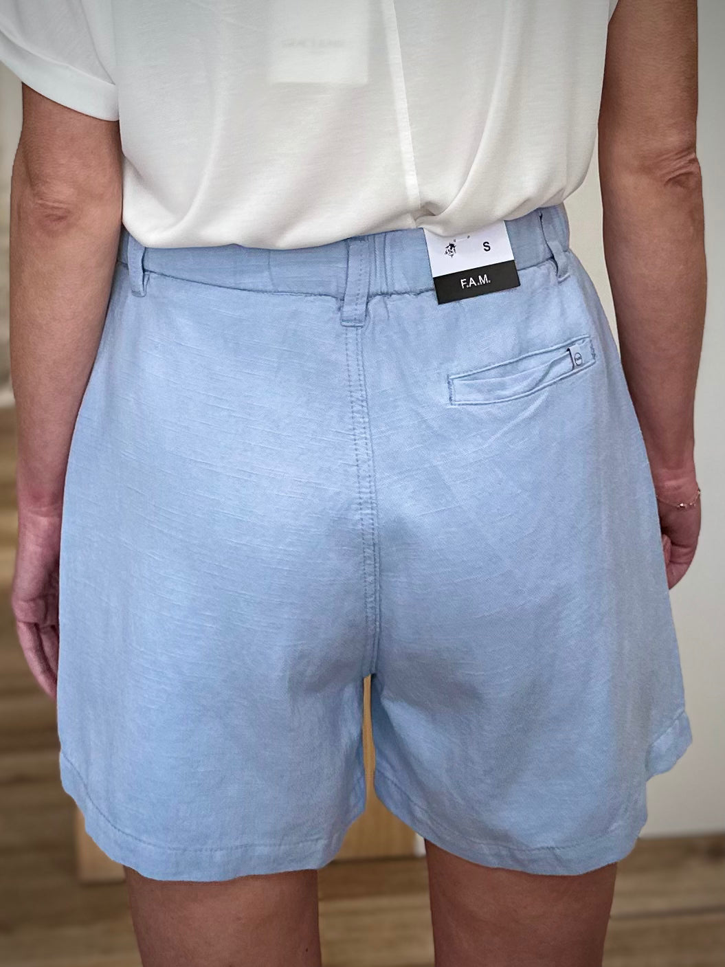 Short fluide femme style raffiné été de dos