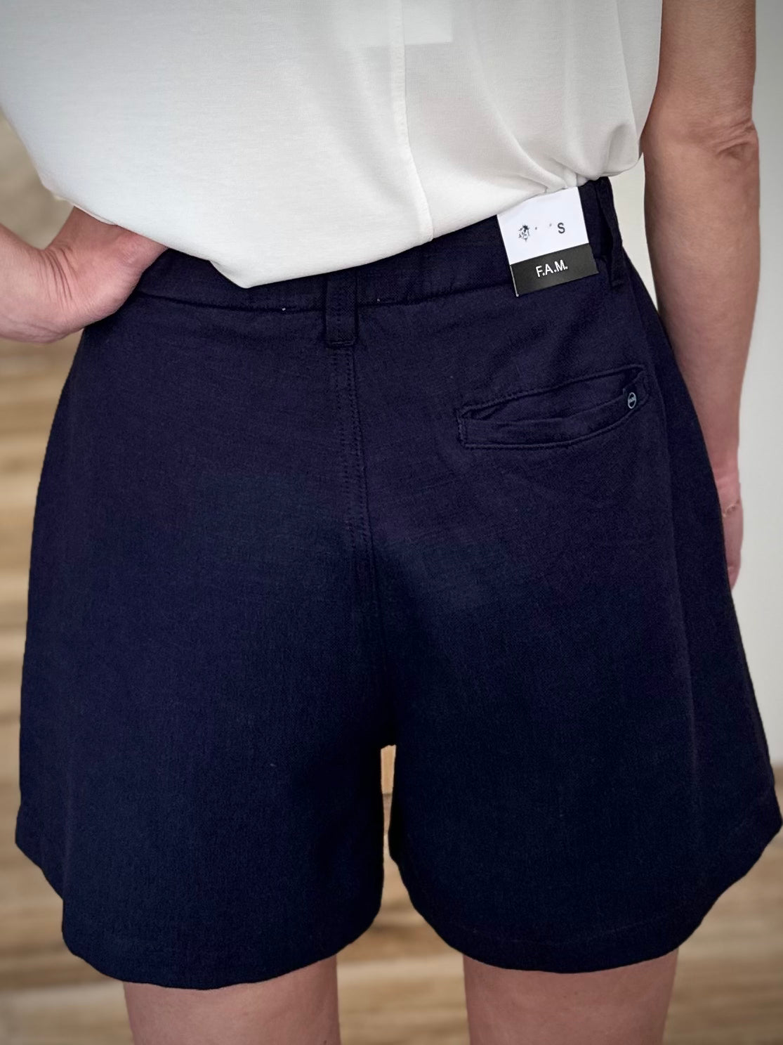 Short chic femme coupe droite été de dos