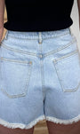 Détail des poches arrière du short Solina
