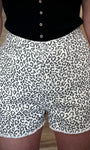 Détail du bas à cru effiloché short Solina