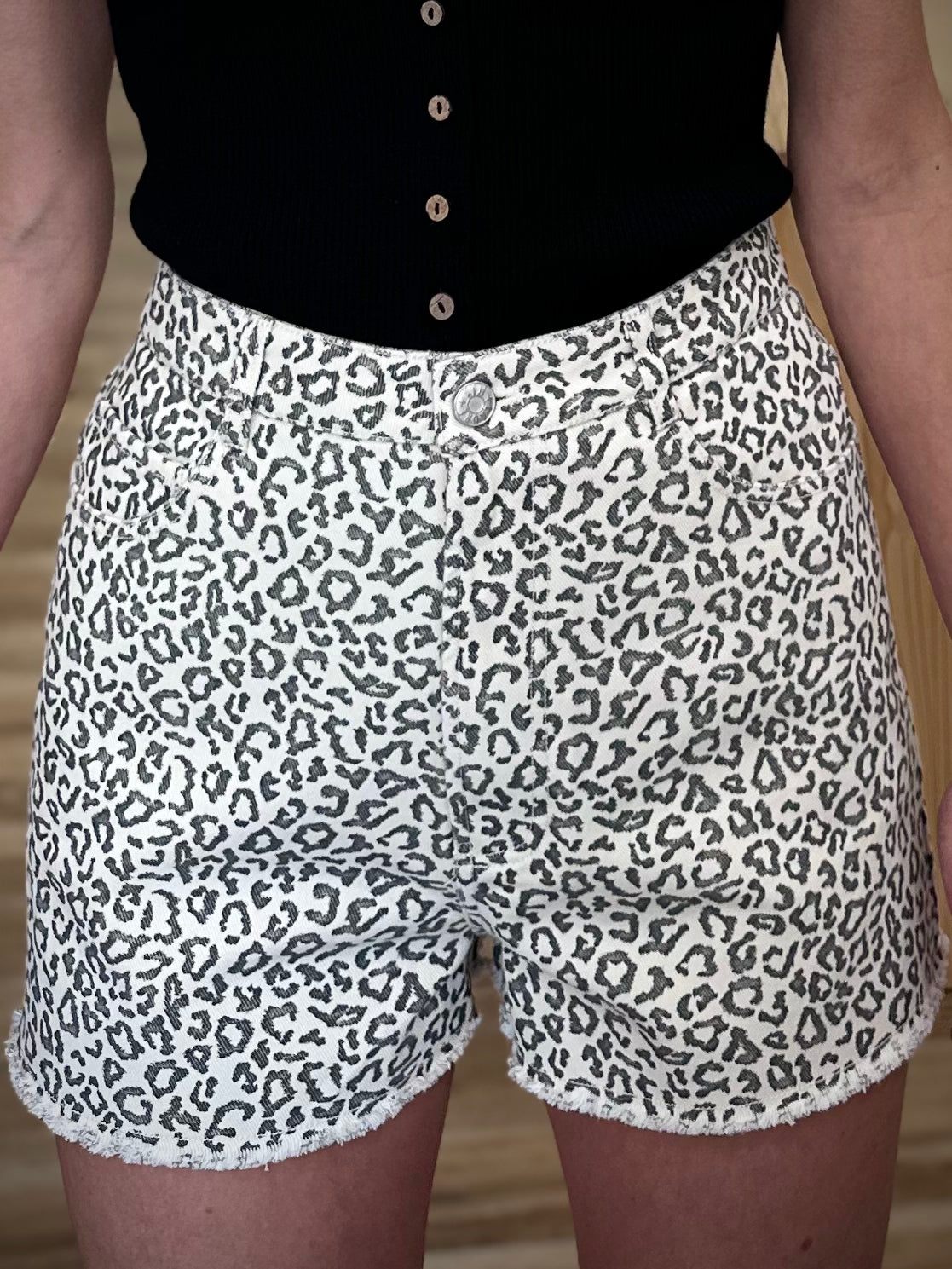 Détail du bas à cru effiloché short Solina