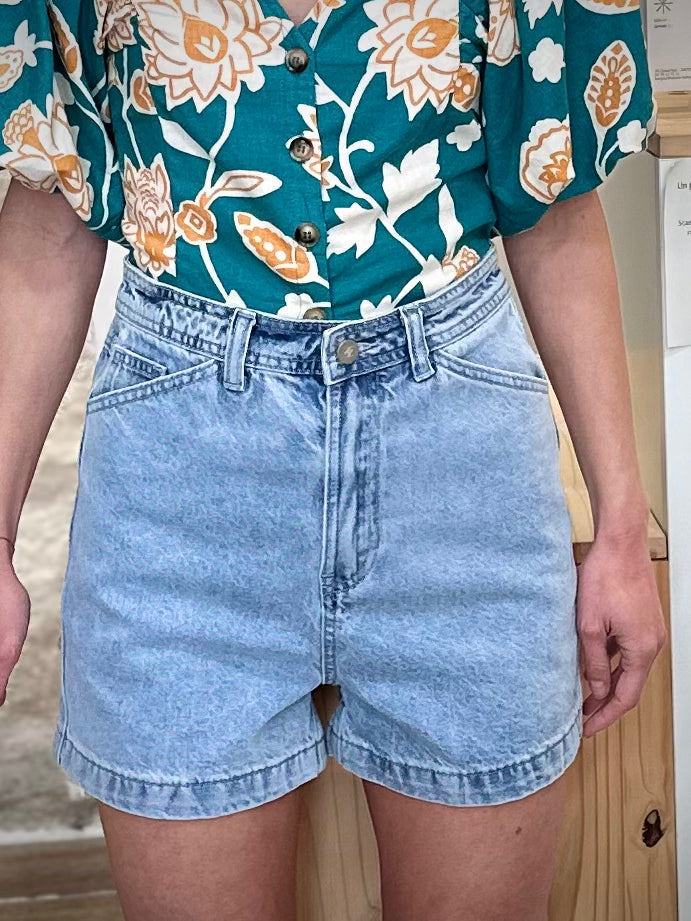 Short denim femme coupe droite été 