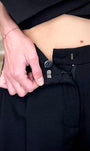 Détail fermeture short vite noir
