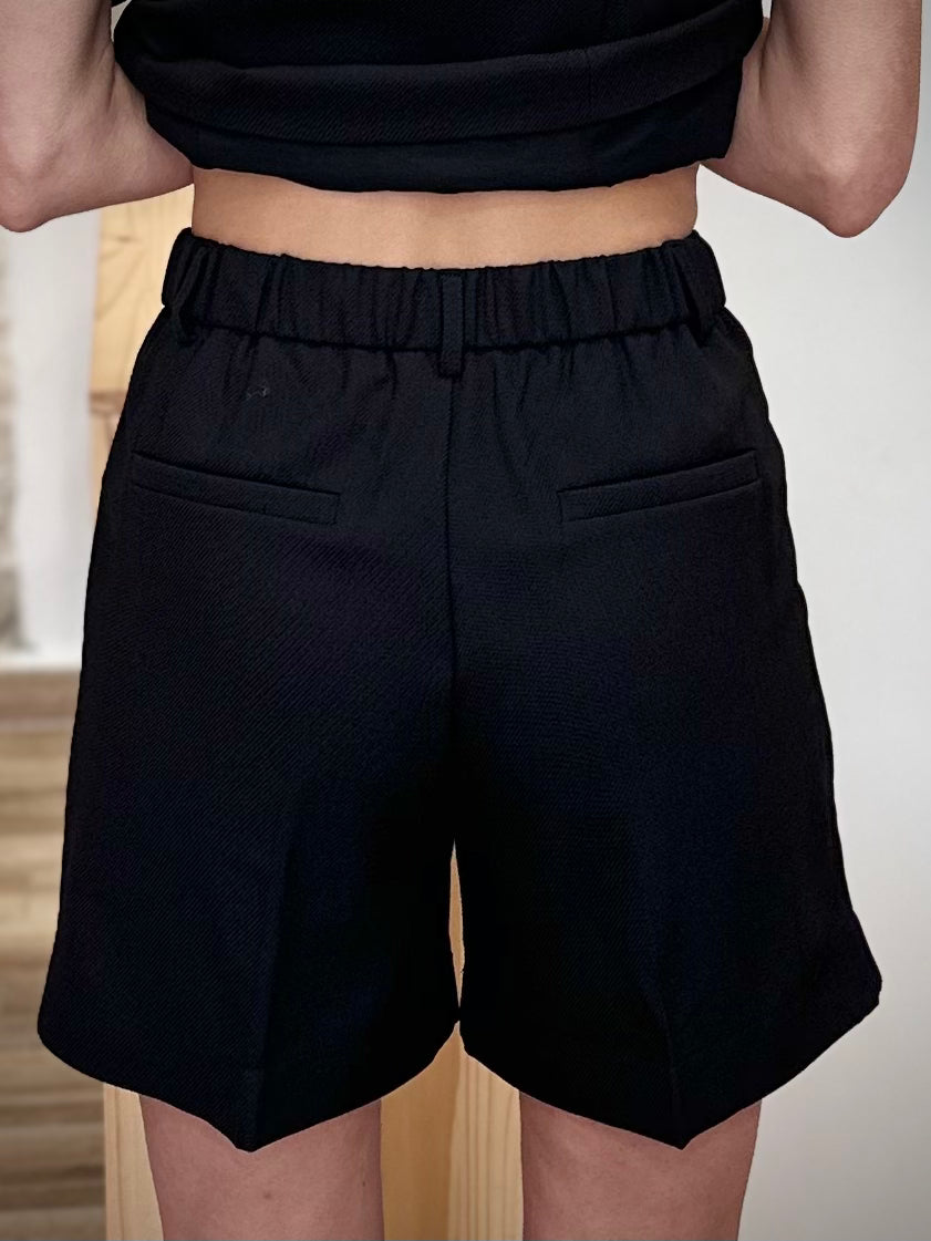 Détail taille élastiquée short femme noir 