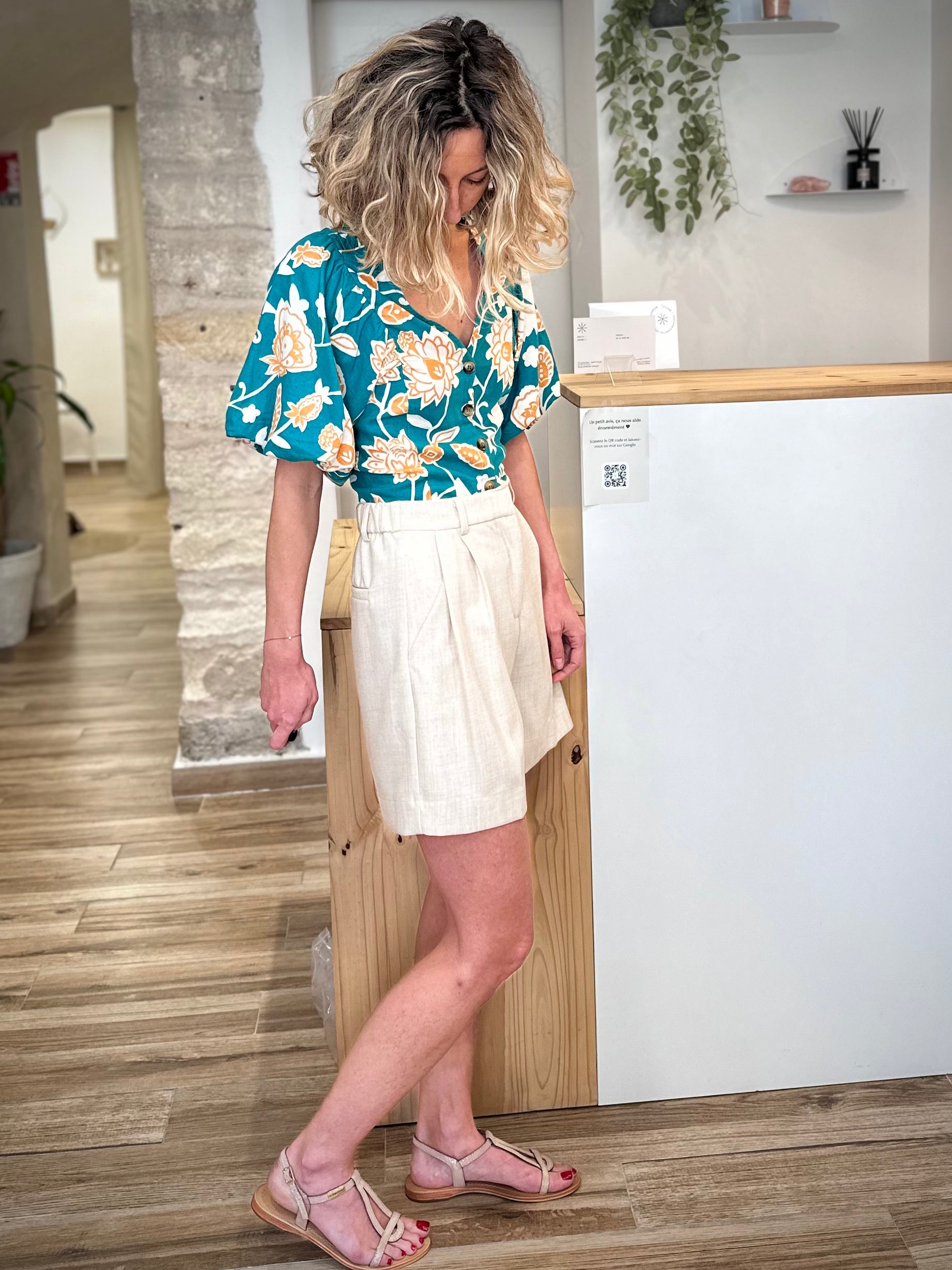 Tenue casual chic avec short droit femme 