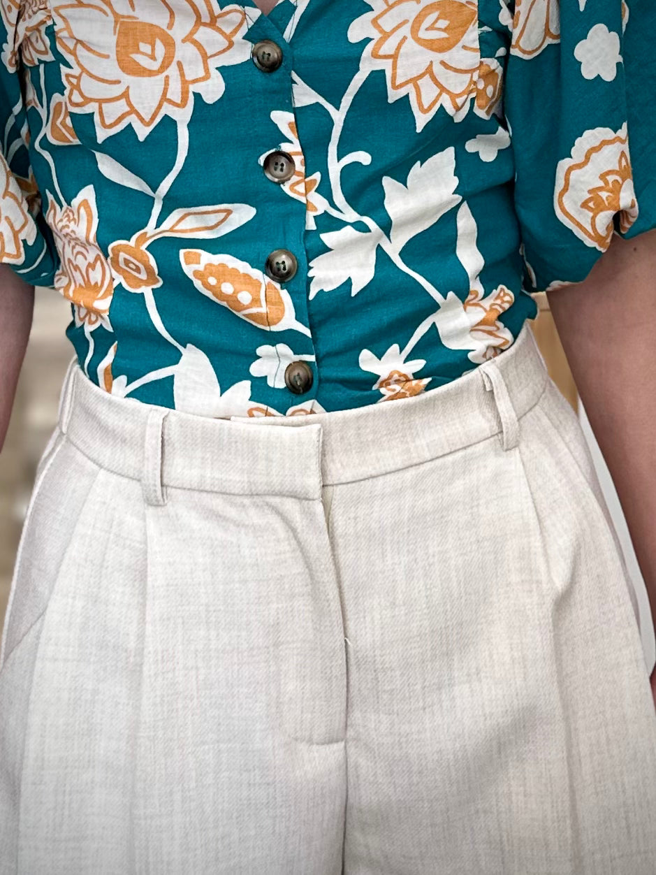 Détail finition short élégant femme 