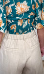 Short femme avec taille élastiquée au dos 